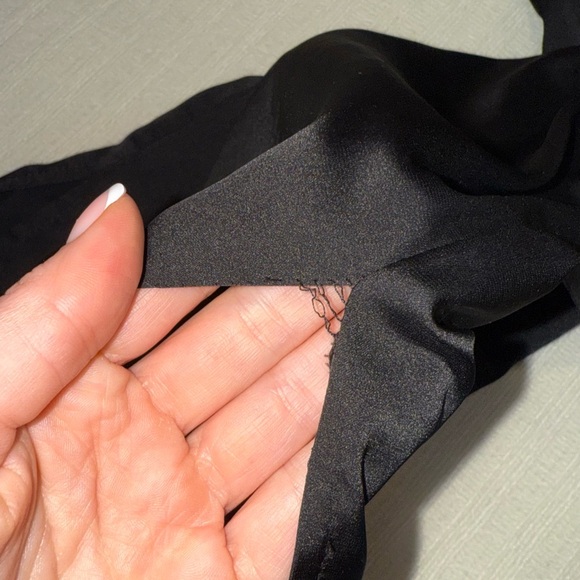 Elegant Black Midi Dress - Picture 5 of 7